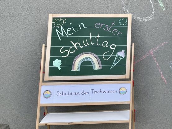 Einschulung Tafel mit Schriftzug Mein erster Schultag